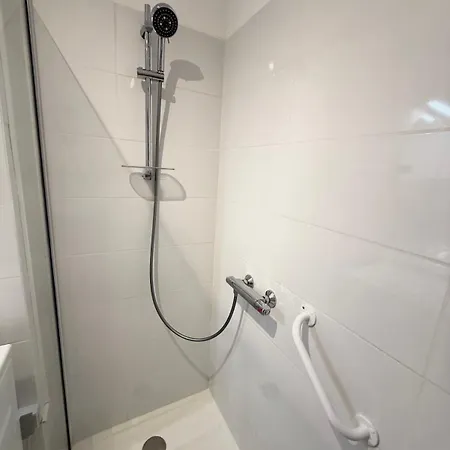 Hyper Center - 4 People - Close To Shops And Beaches